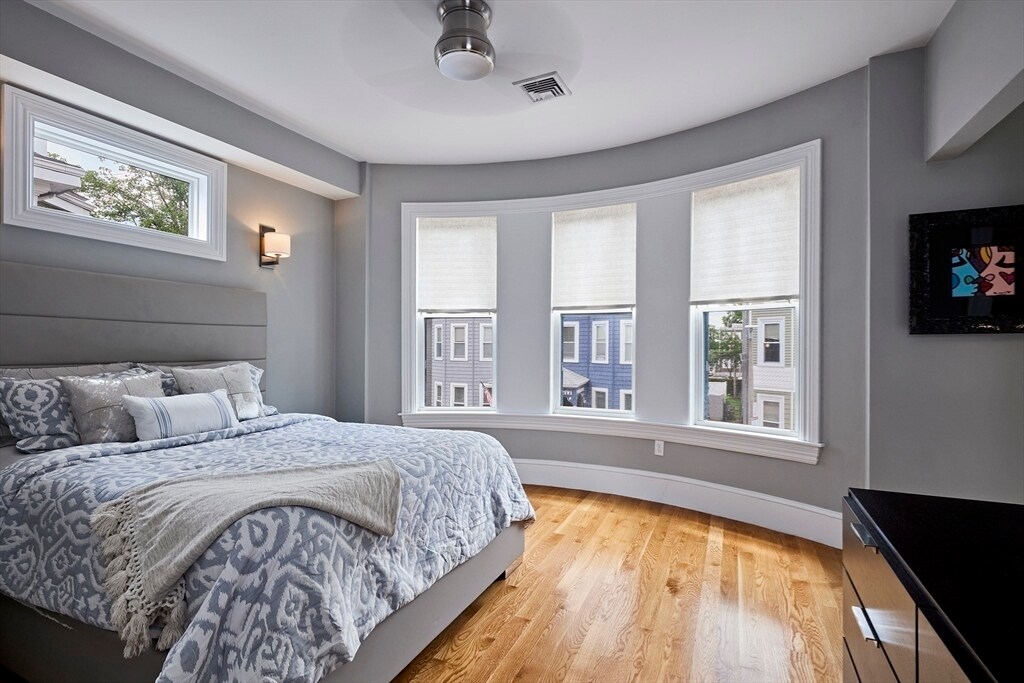 Foto principal - 870 E 4th St
