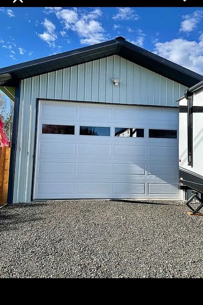 Foto del edificio - 3-bedroom 2 bath Corner Lot