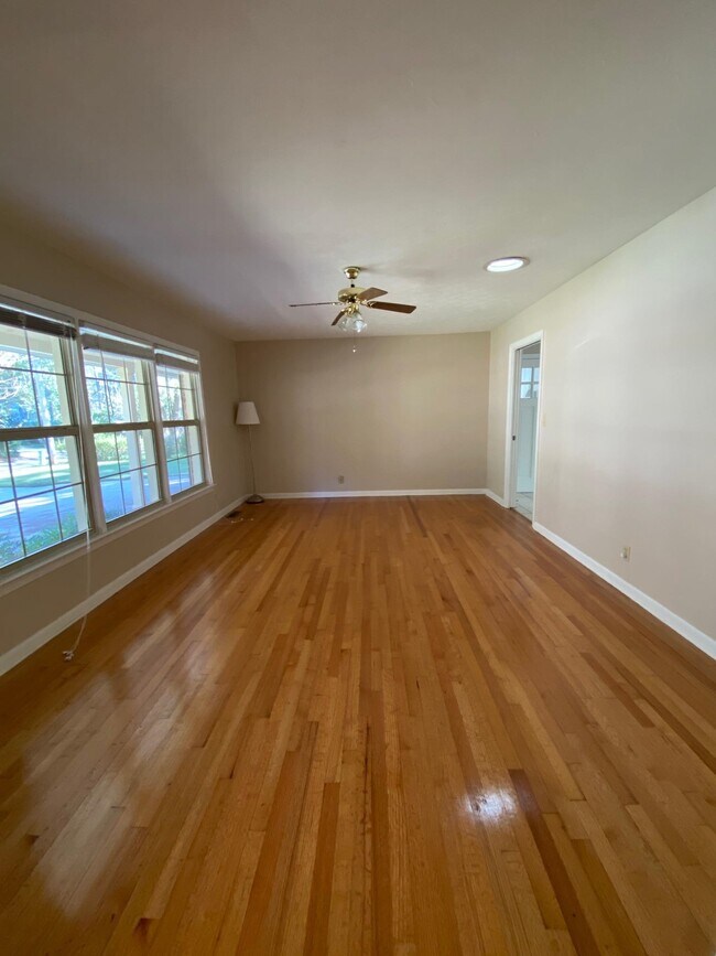 Building Photo - 1509 Raa Ave