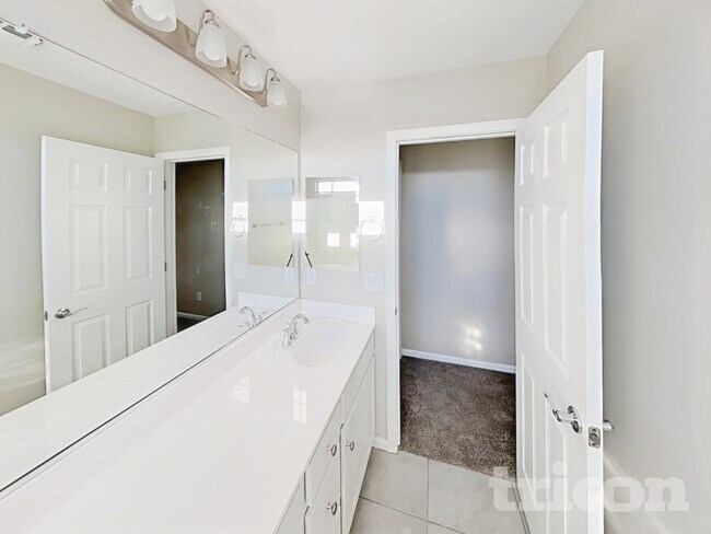 Foto del edificio - 8636 E Posada Ave