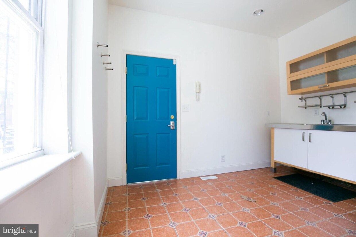 3001 W Girard Ave Unit 1R, Philadelphia, PA 19130 Room for Rent in