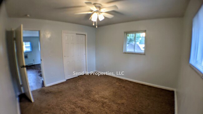 Building Photo - 828 Princeton Ave
