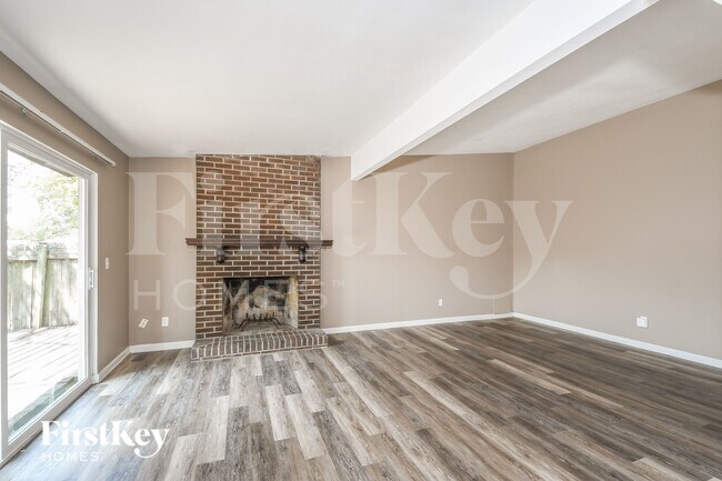 Foto del edificio - 2240 Cherry Ln