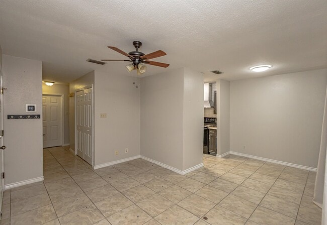 Building Photo - 104 Belaire Dr