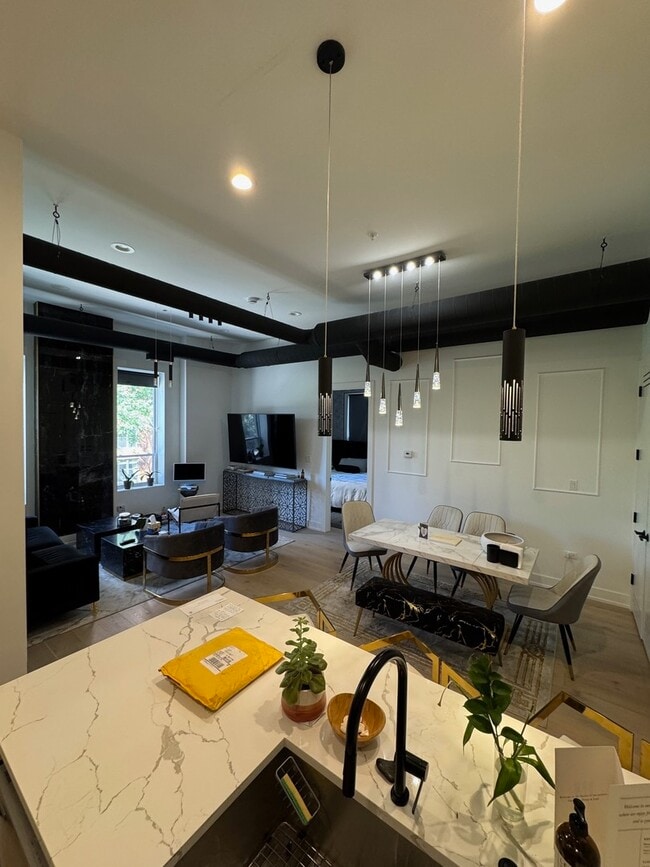 Building Photo - 77 W Chestnut St