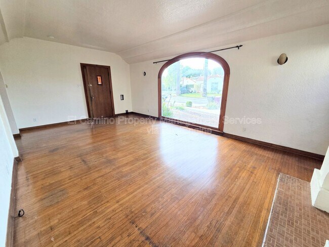 Building Photo - 2068 San Francisco Ave