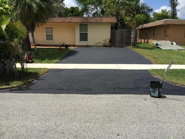 Foto del edificio - Great Renovated 3/1 |  Quiet family neighb...