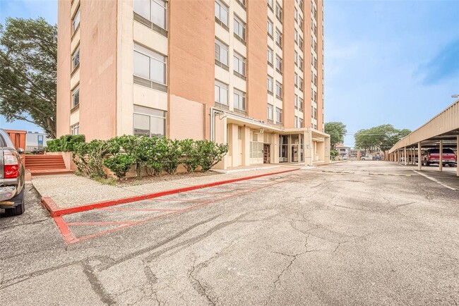 Foto del edificio - 7520 Hornwood Dr