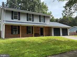 Building Photo - 862 Derby Farms Dr