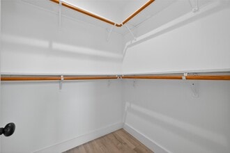 Building Photo - 5027 Willow Glen Dr