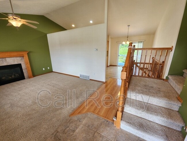 Foto del edificio - 916 Rees Ln