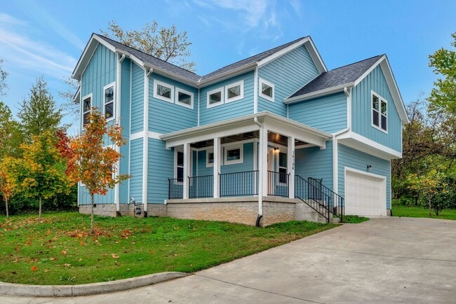 Building Photo - Modern 4 Bedroom/ 3 Bath Home in East Nash...