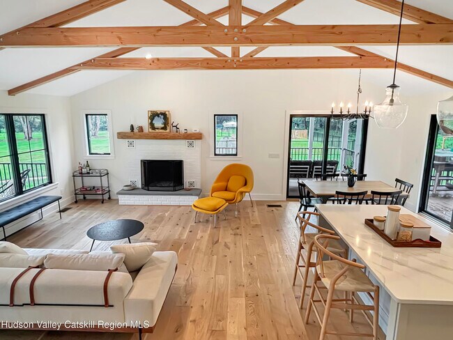 Foto del edificio - 441 Oak Summit Rd