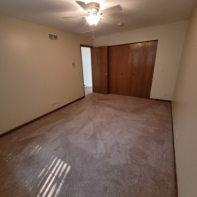 Building Photo - 941 Millcreek Cir