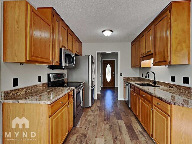 Foto del edificio - 4021 Rockside Hills Dr