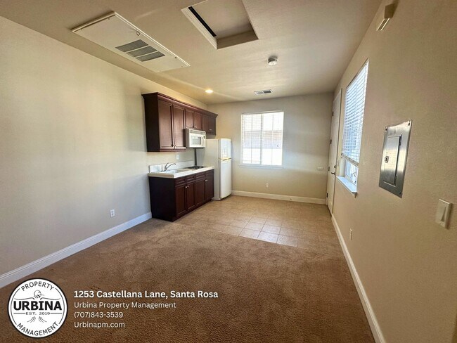 Building Photo - Charming Studio Unit in Santa Rosa