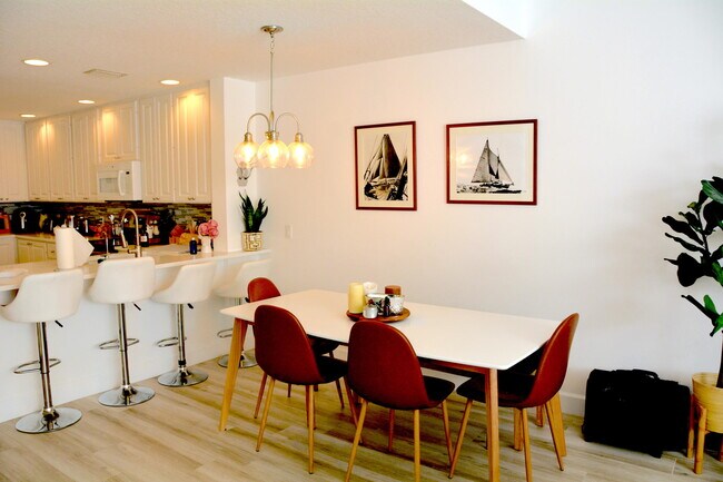 Building Photo - 140 Soriano Dr