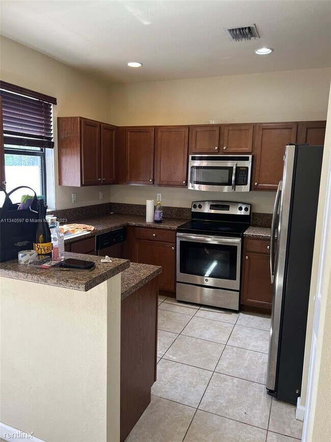 Building Photo - 3 br, 2.5 bath House - 3356 W 90th Ter # 3356