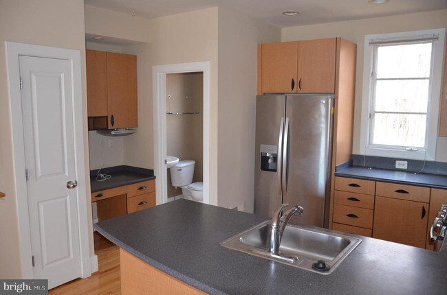 Foto del edificio - 708 N Henry St