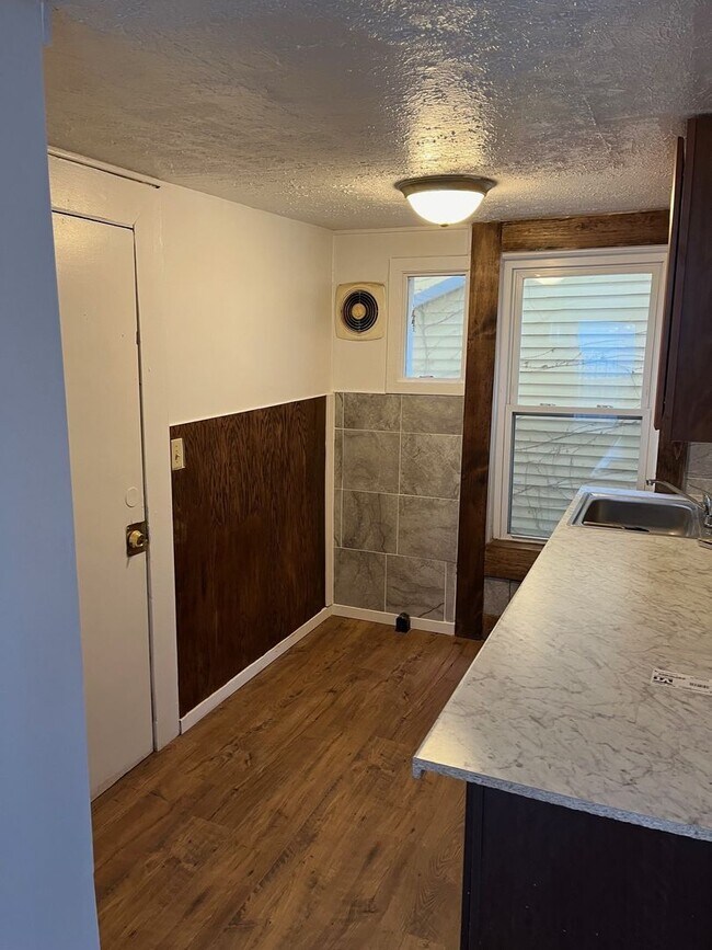 Building Photo - 15-17 Peru Street