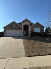 Building Photo - 511 Rustic Creek Ln