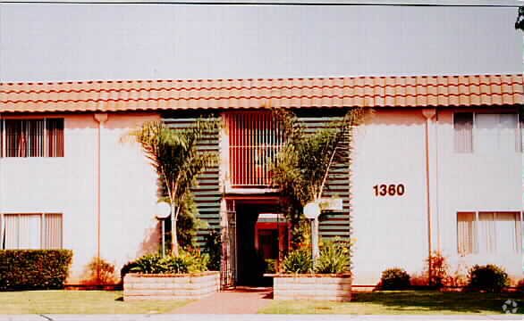 Building Photo - Foothill Courtyards