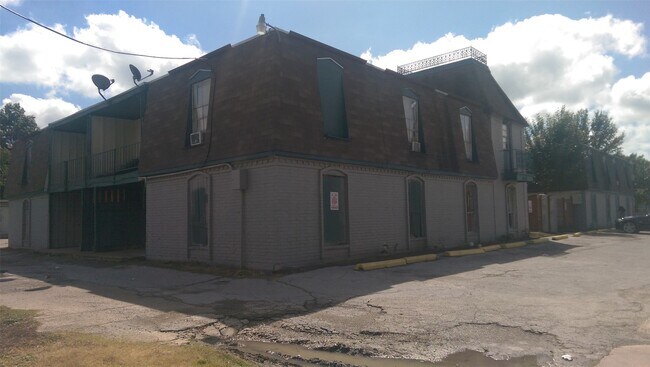 Foto del edificio - 6215 Tierwester St