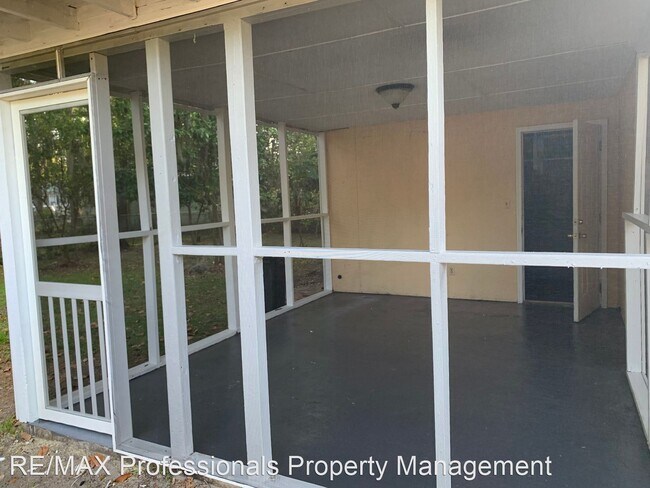 Building Photo - 3 br, 1 bath House - 716 SE St. Johns Street