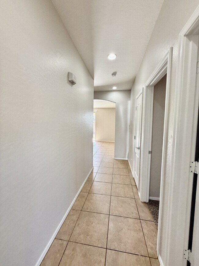 Building Photo - 3361 E Pinot Noir Ave