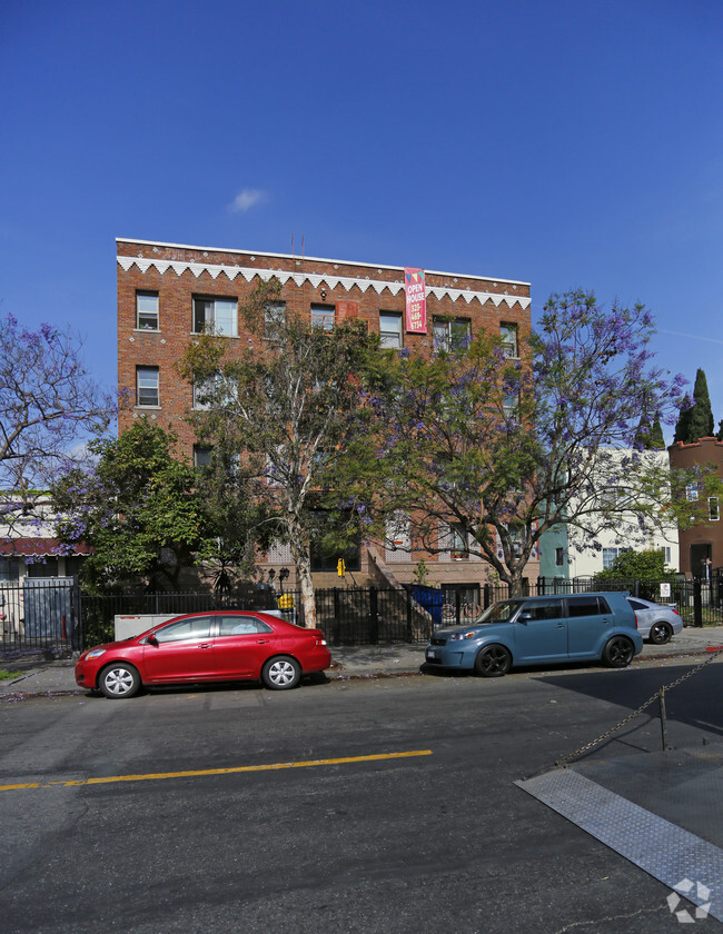 Building Photo - Kenmore Apartments