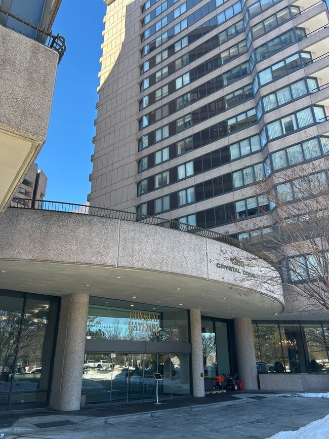 Building Photo - 1300 Crystal Dr