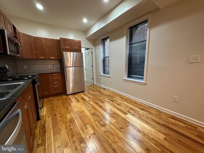 Foto del edificio - 513 E 9th St