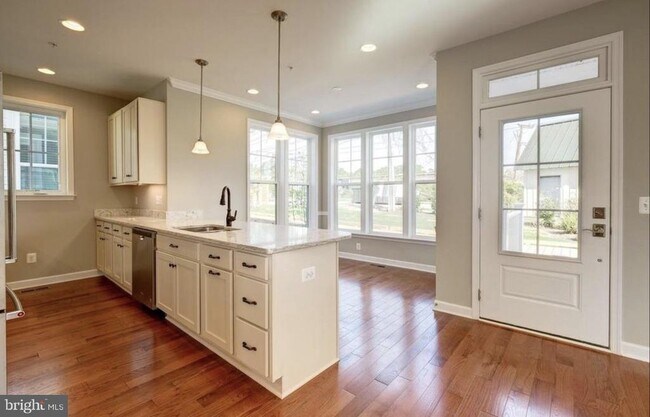 Foto del edificio - 1020 Railroad Ave