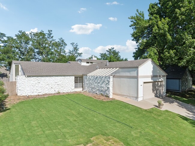 Building Photo - 8234 S College Ave