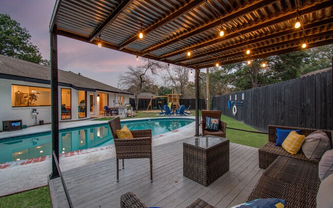 Foto del edificio - 9219 Kempwood Dr