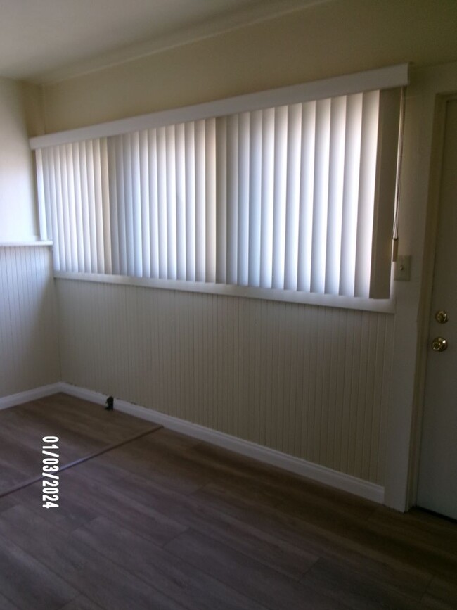 Building Photo - 2 BEDROOM HOUSE LOCATED IN MID TOWN VENTURA