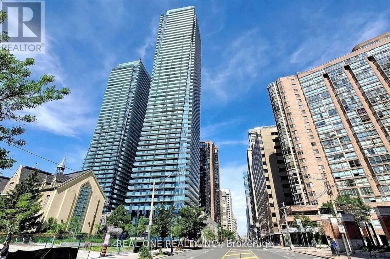 Photo principale - 1080-1080 Bay St.