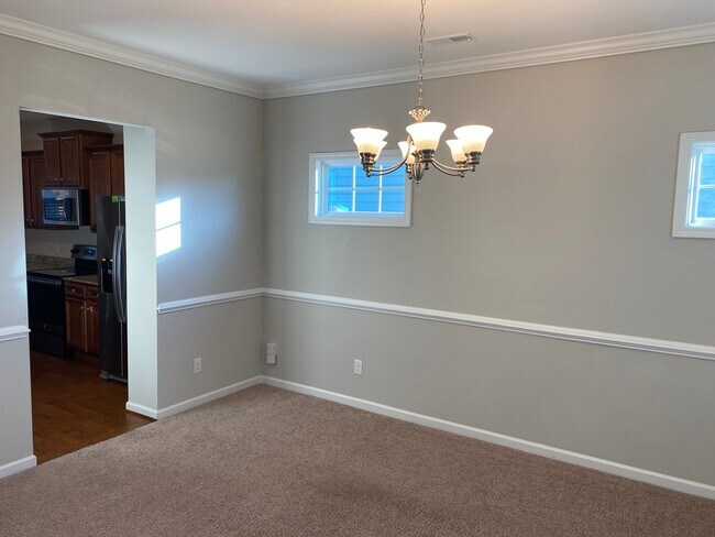 Building Photo - 269 Tulip Dr