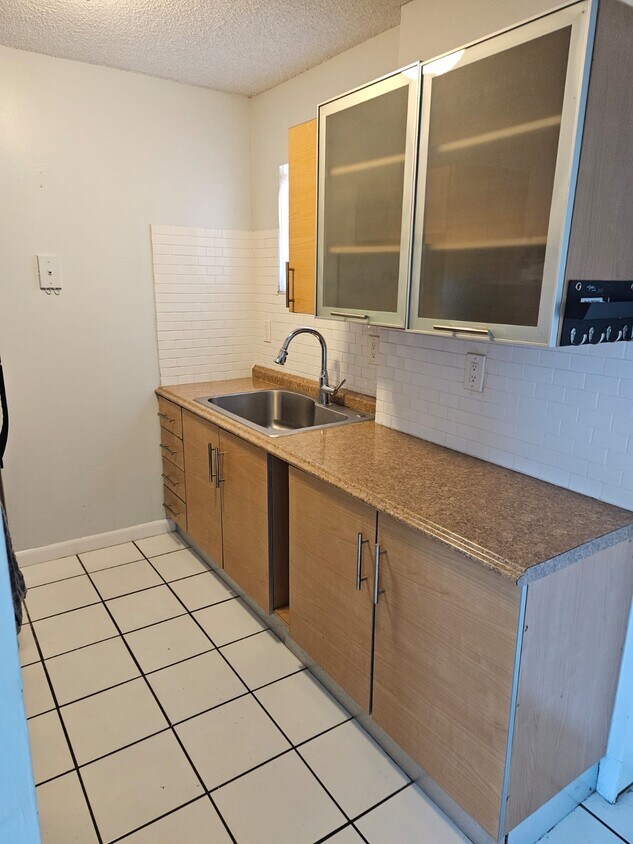 Primary Photo - 600 NW 32nd Pl