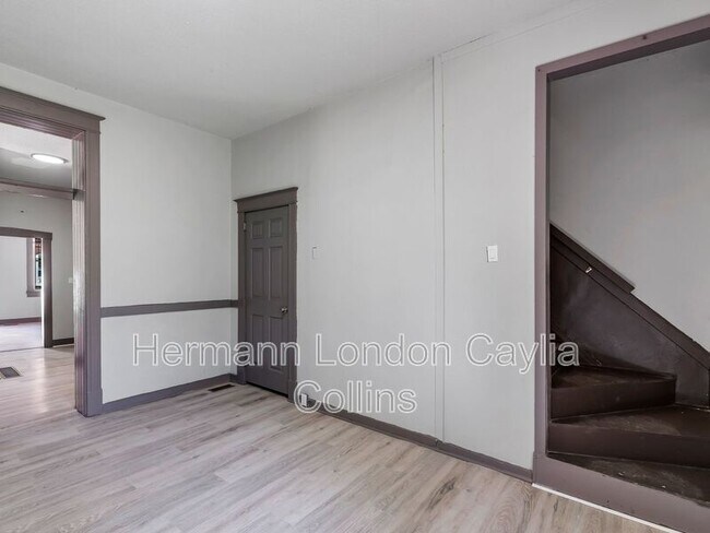 Foto del edificio - 214-216 W Steins St