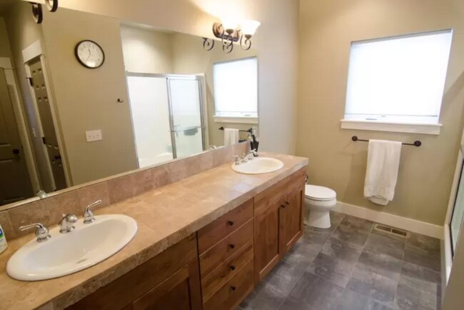 Building Photo - 3167 Spring Ridge Dr