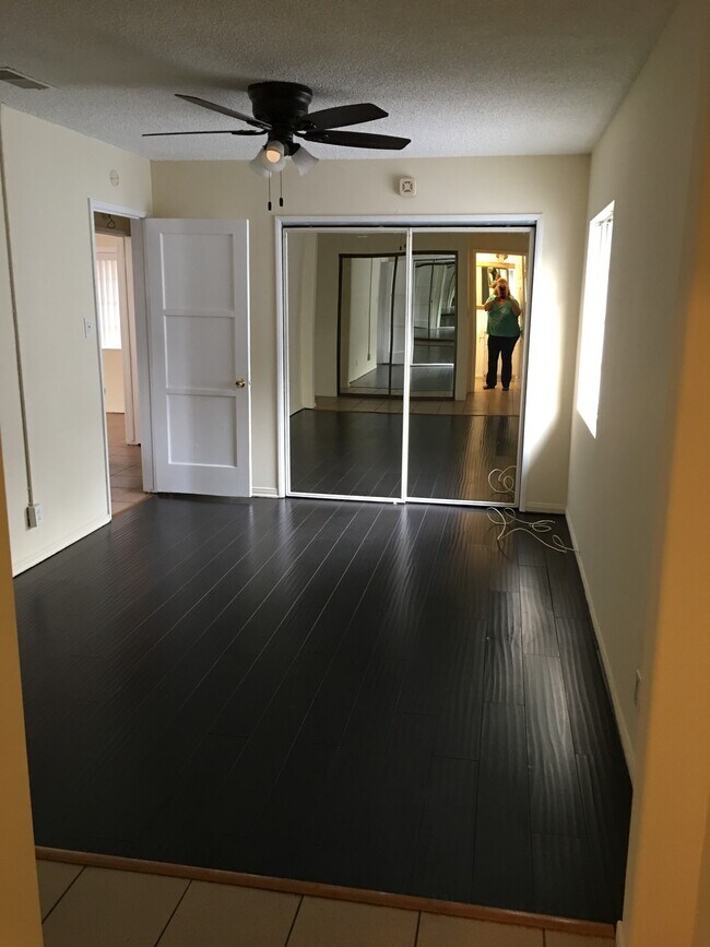 Master BD R - 7913 Louise Ave