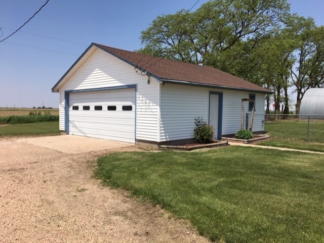 Primary Photo - 32380 Road S