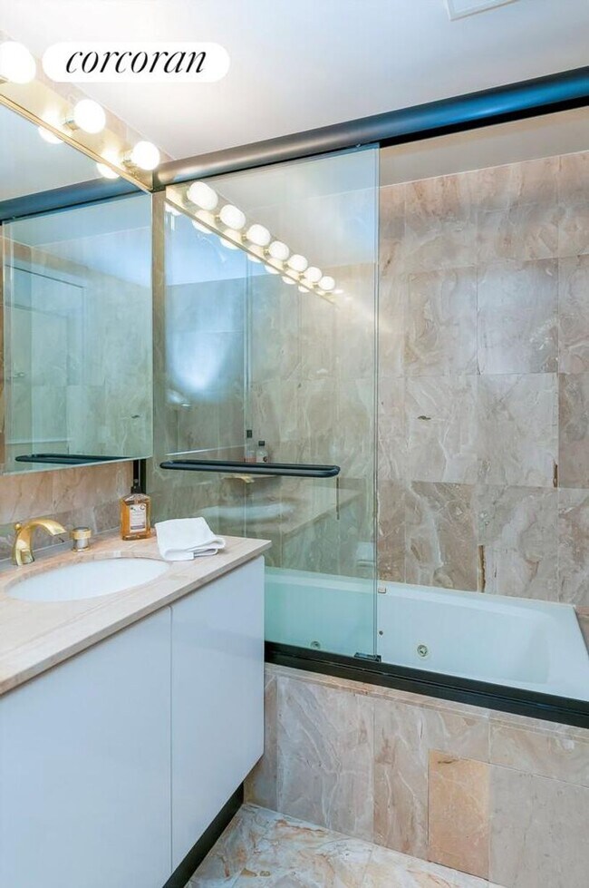 Foto del edificio - 422 E 72nd St