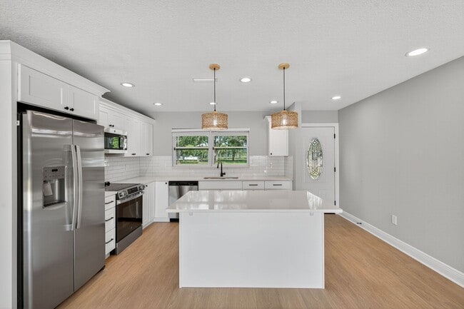 Foto del edificio - Fully Remodeled 3BR Home with Large Fenced Yard & New Deck