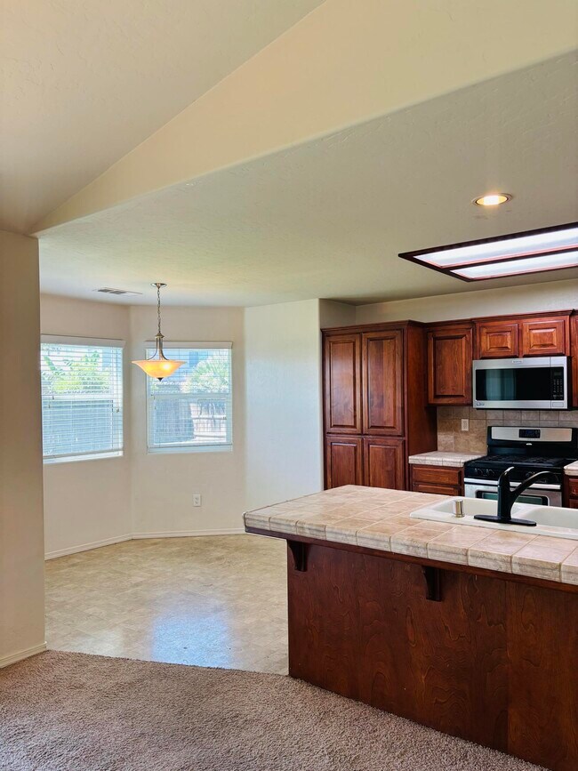 Foto del edificio - 1407 W Burgundy Ct