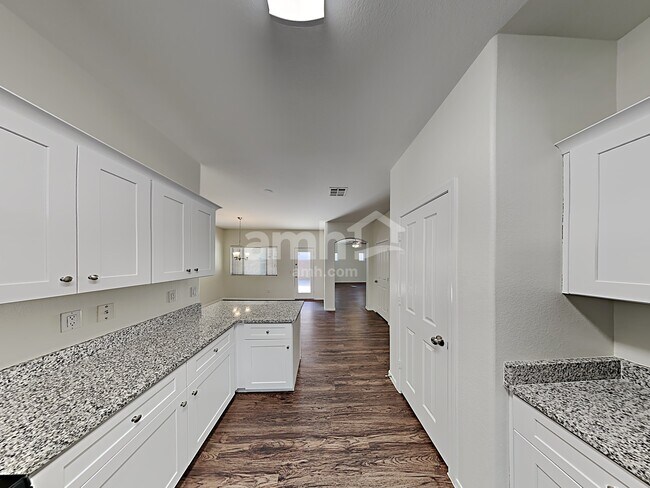 Building Photo - 3413 E Flower St