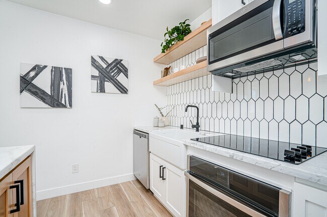 Foto del edificio - 2573 University Avenue, Unit Apartment