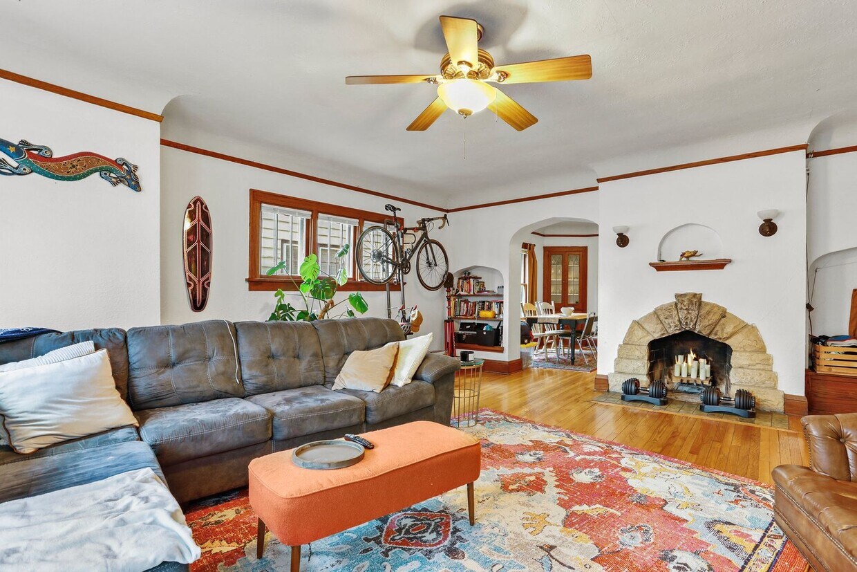 Primary Photo - 1342 Rutledge St