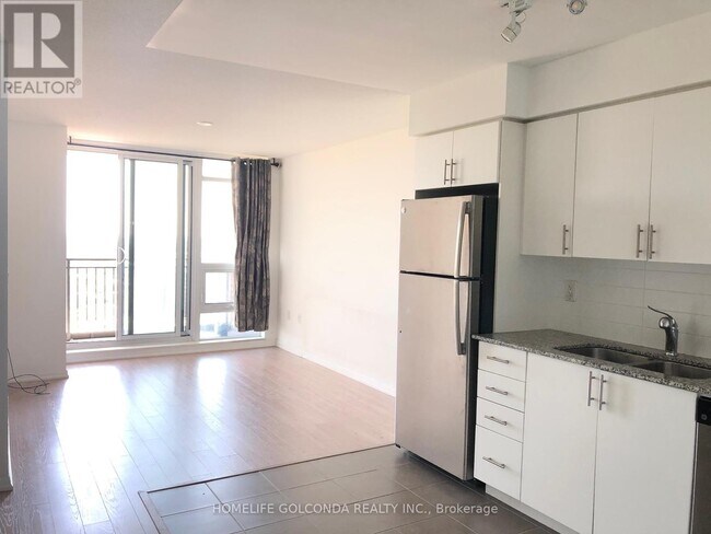 Photo du bâtiment - 830-2830 Lawrence Ave W